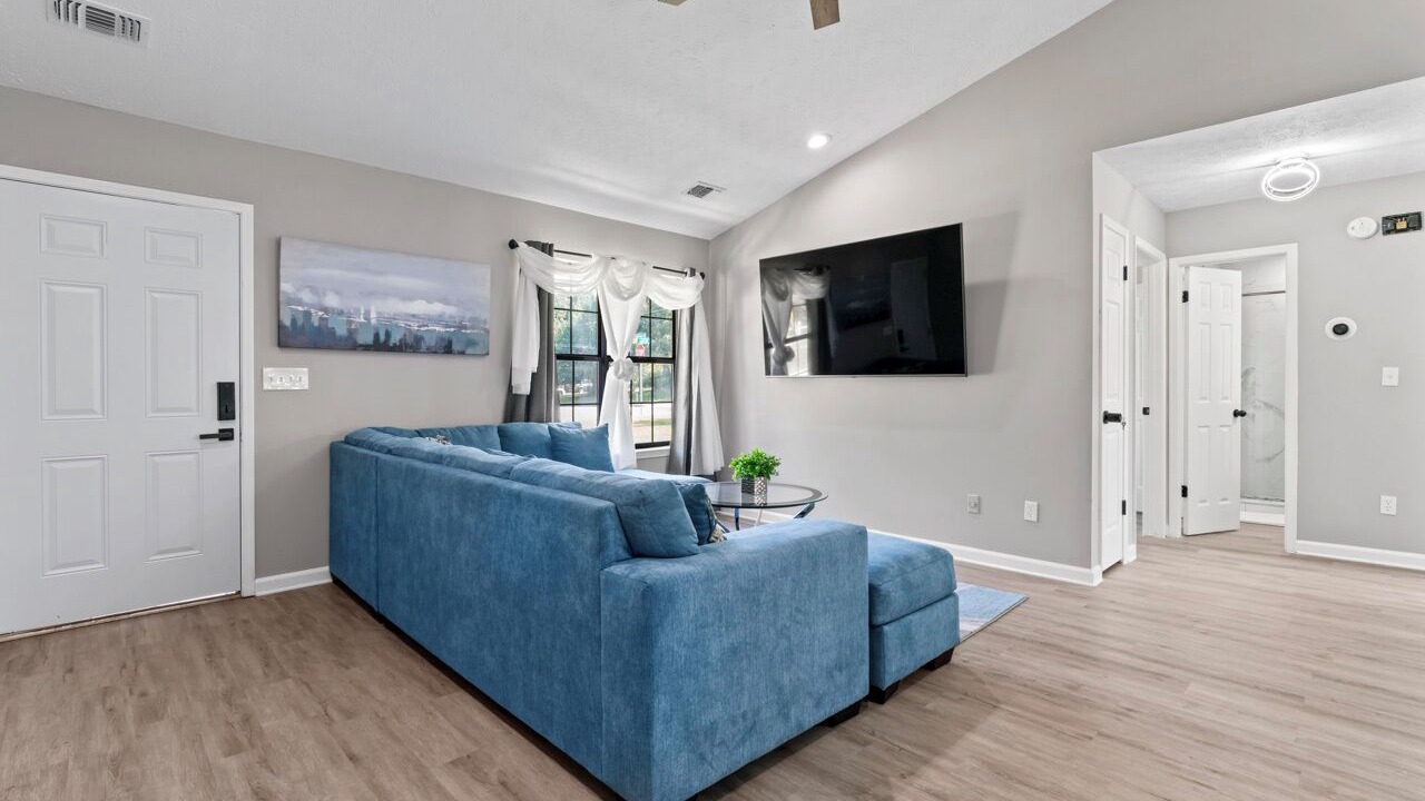 Photo of Livingroom in Irondale