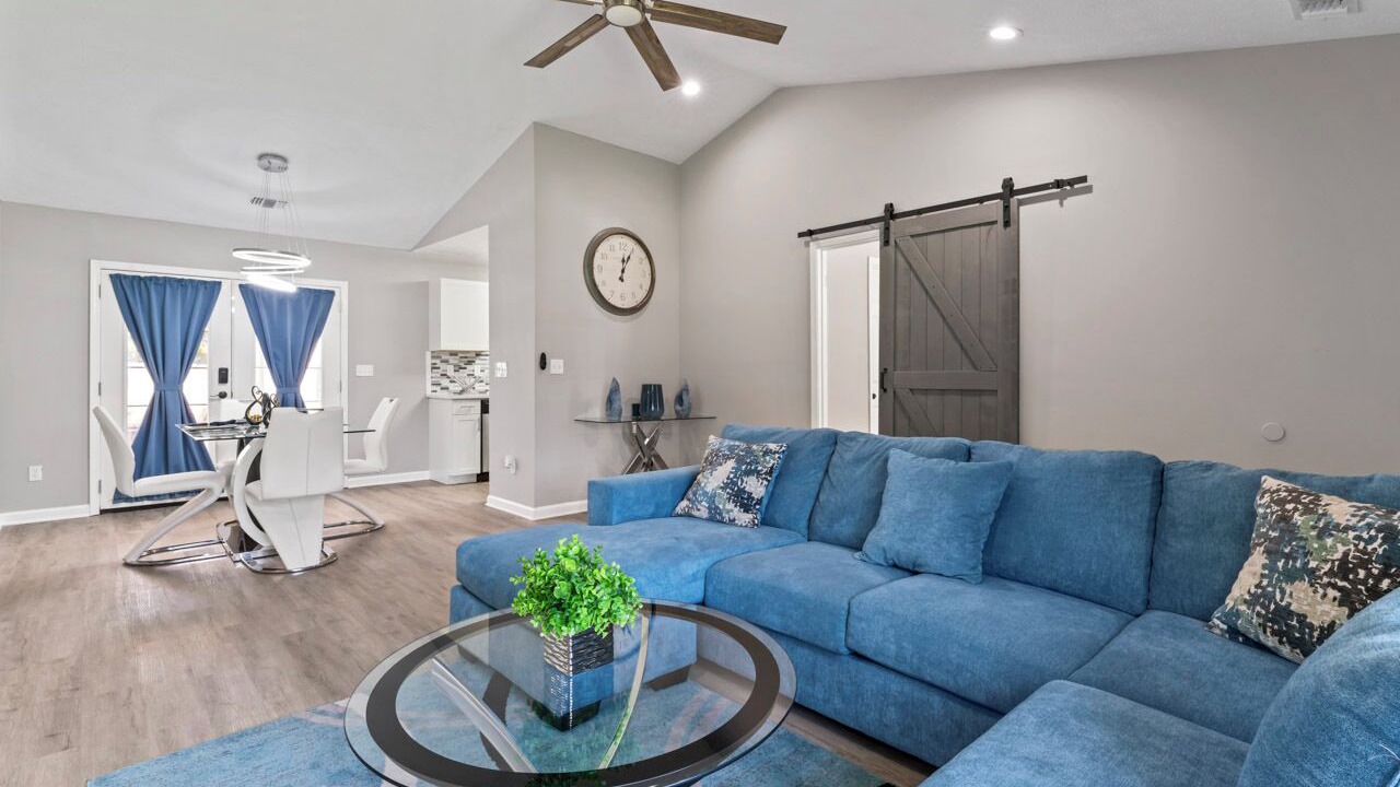 Photo of Livingroom in Irondale