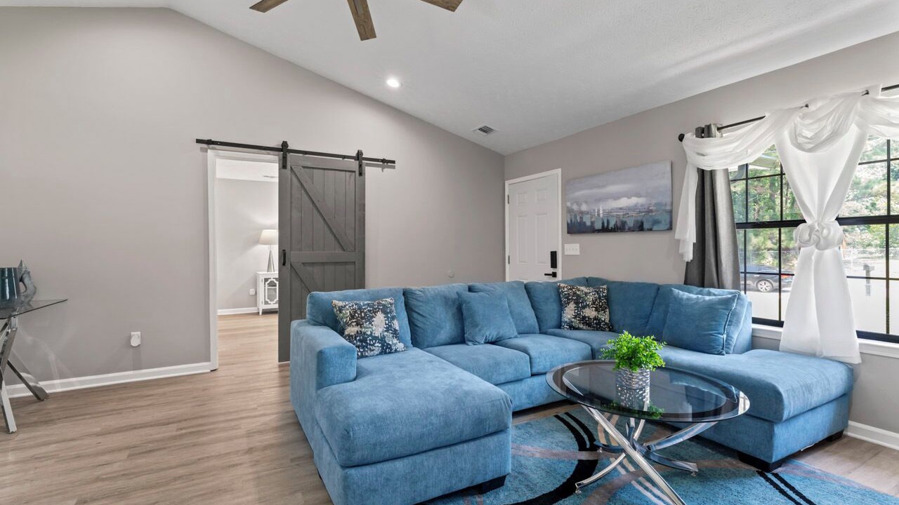 Photo of Livingroom in Irondale