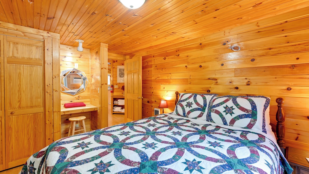Photo of Bedroom in Robbinsville