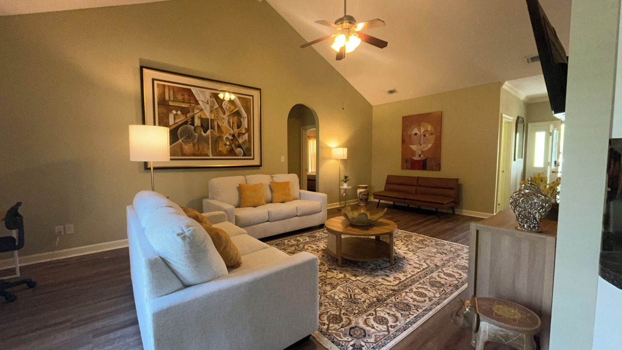 Photo of Livingroom in Lake Park