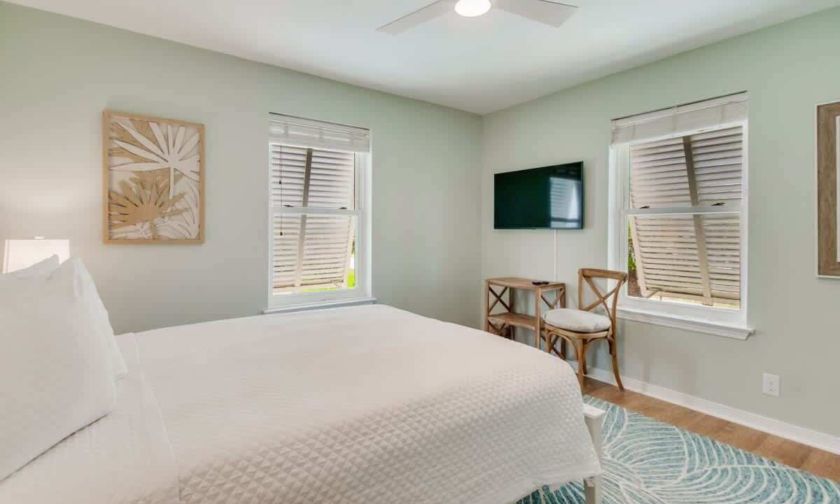 Photo of Bedroom in Siguenza Cove
