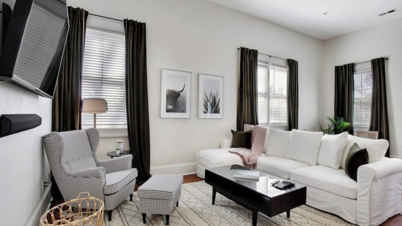 Photo of Livingroom in Thomas Square