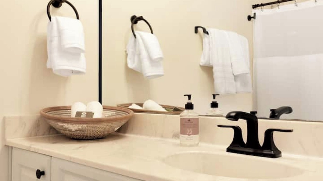Photo of Bathroom in Thomas Square