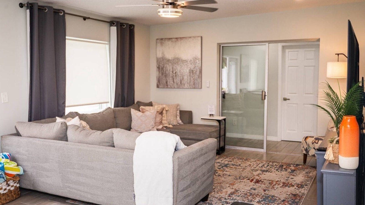 Photo of Livingroom in Edgewood