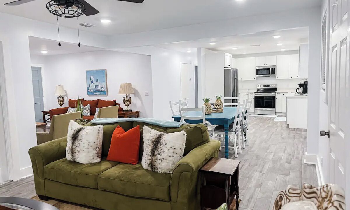 Photo of Livingroom in Country Club Estates