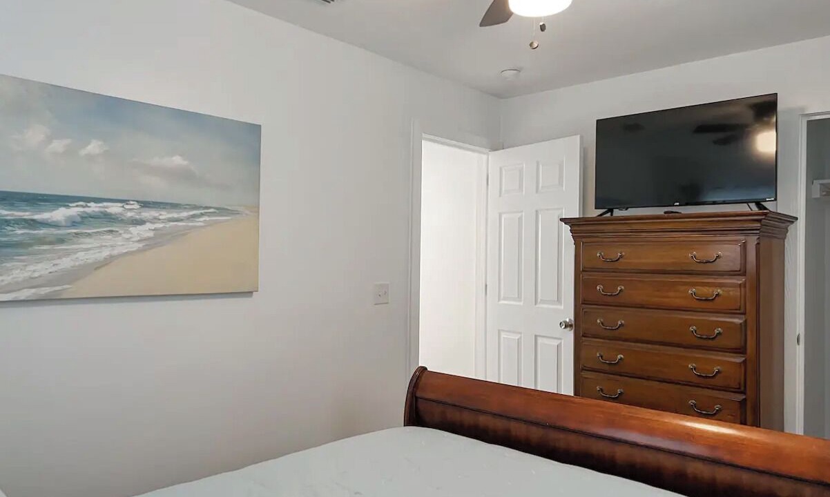 Photo of Bedroom in Country Club Estates