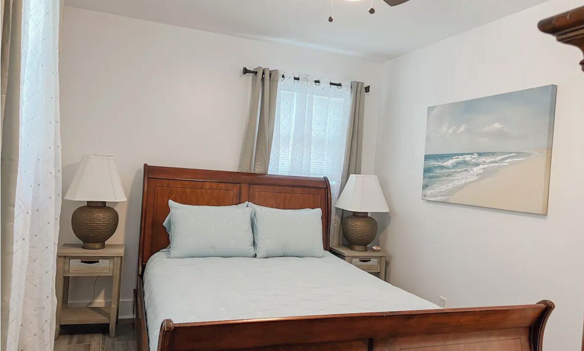 Photo of Bedroom in Country Club Estates