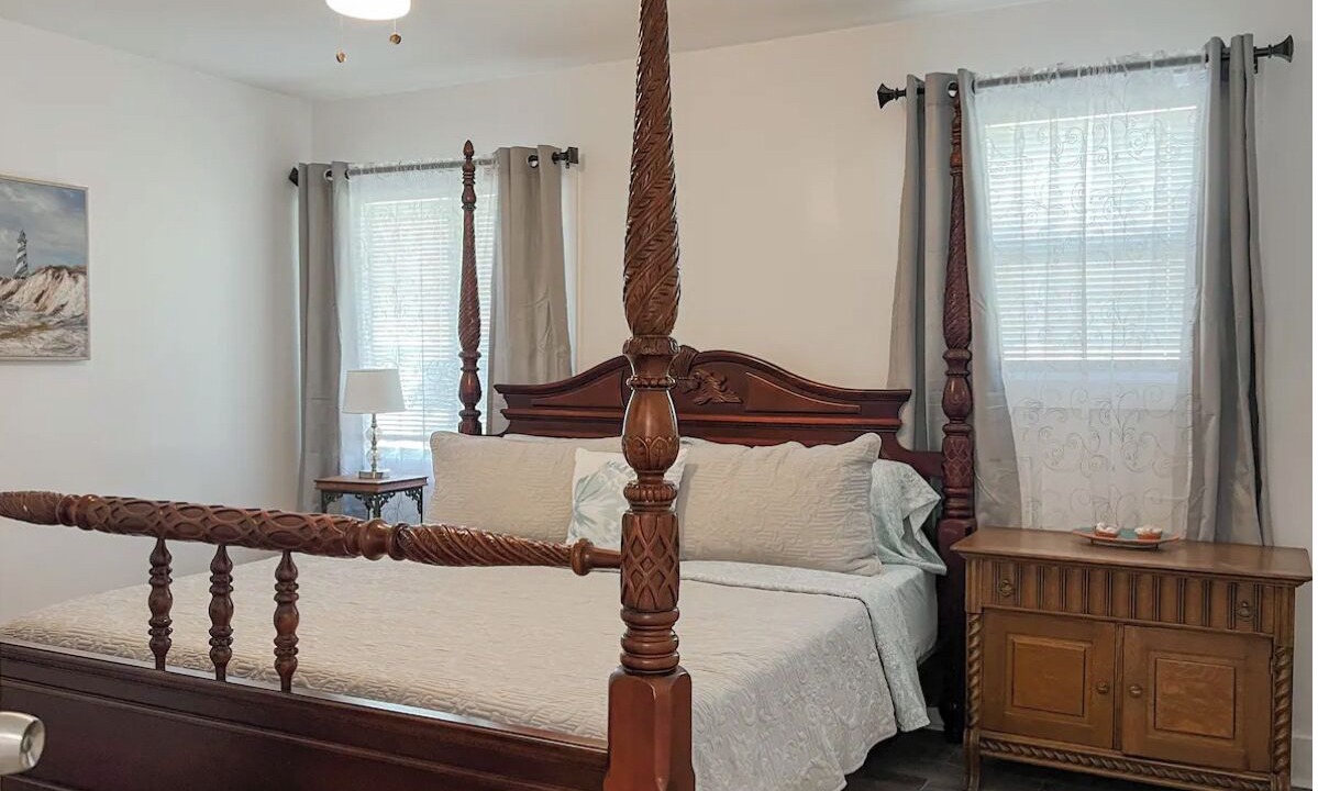 Photo of Bedroom in Country Club Estates