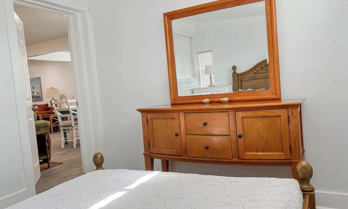 Photo of Bedroom in Country Club Estates