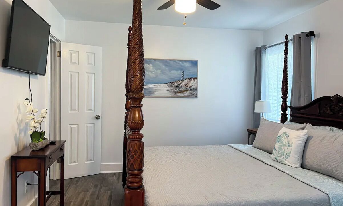Photo of Bedroom in Country Club Estates