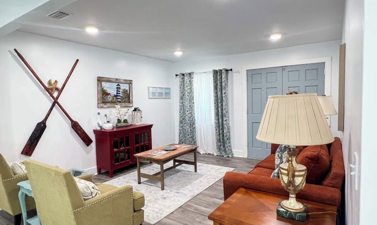 Photo of Livingroom in Country Club Estates
