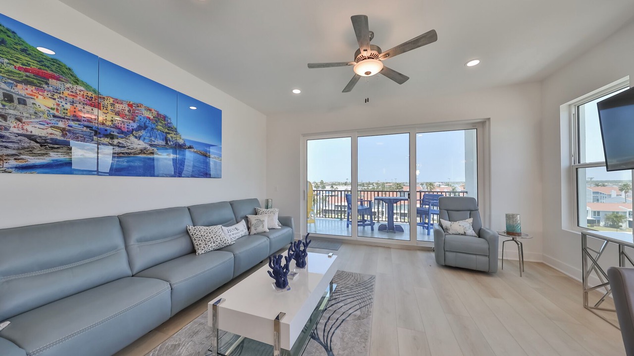 Photo of Livingroom in Madeira Beach