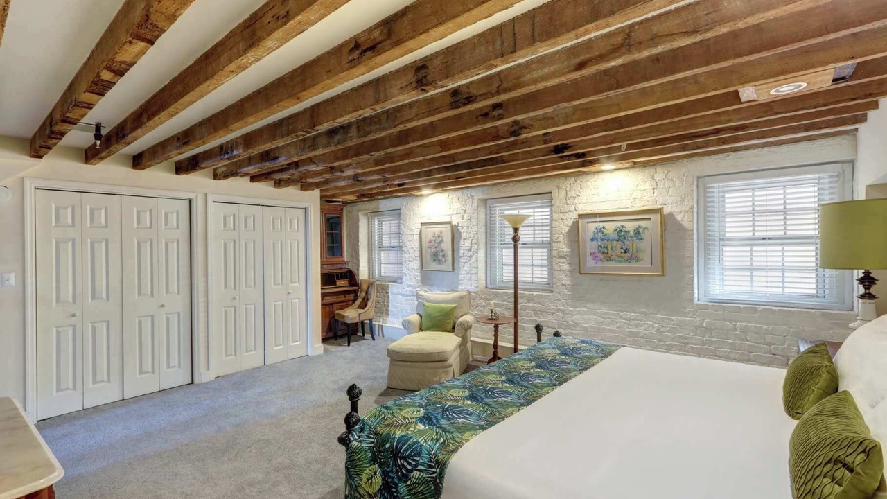 Photo of Bedroom in Historic District - North