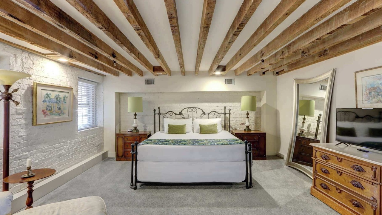 Photo of Bedroom in Historic District - North