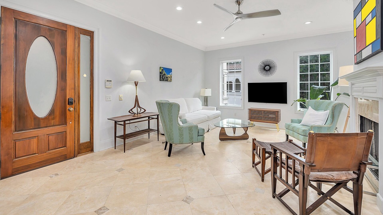 Photo of Livingroom in King City