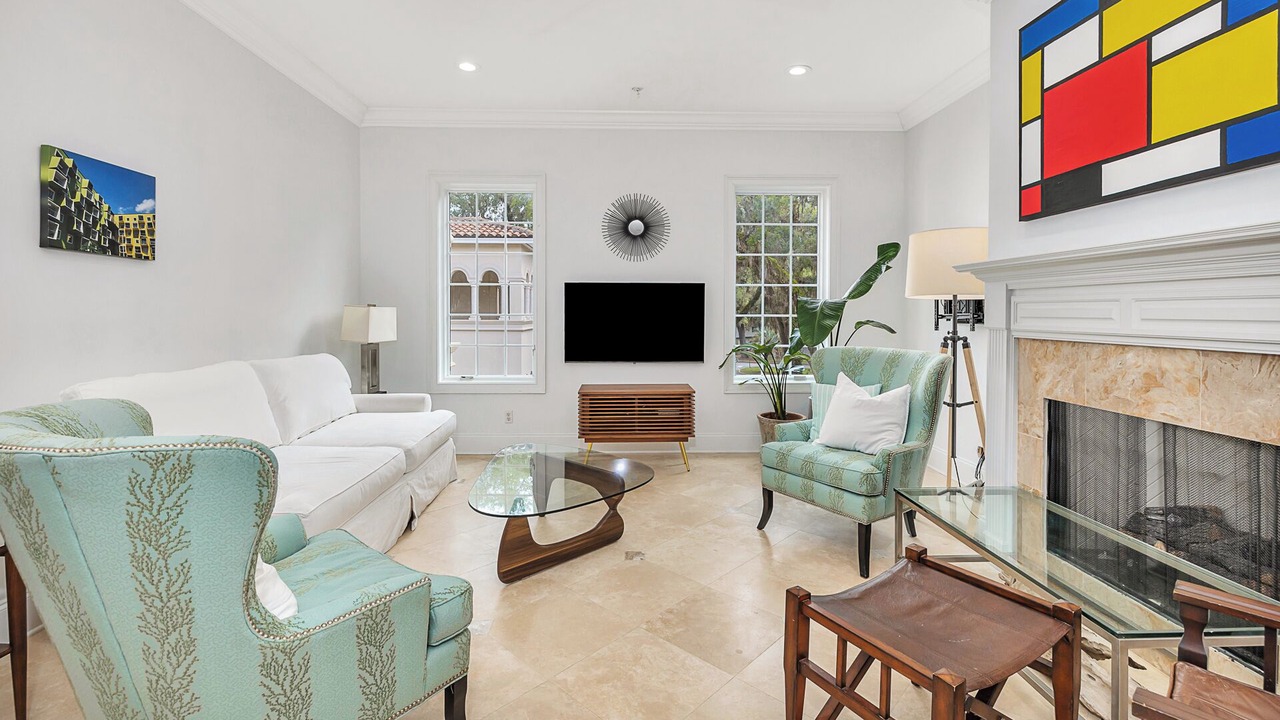 Photo of Livingroom in King City