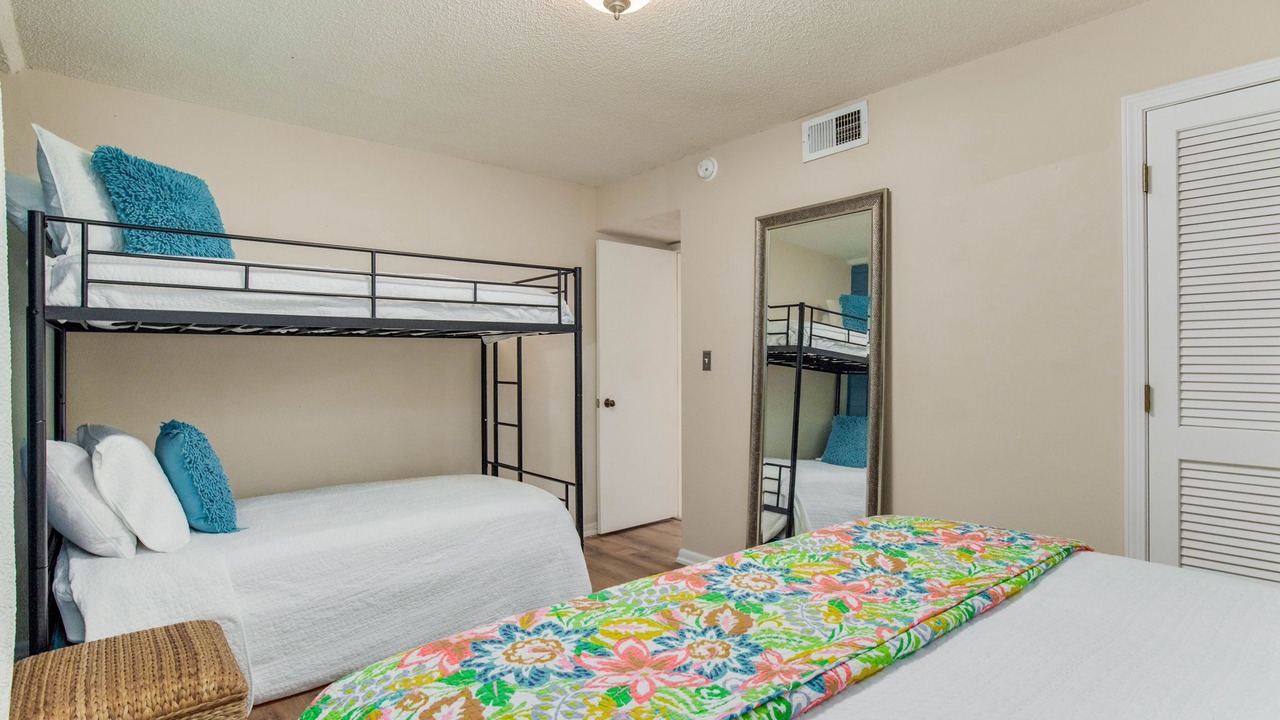 Photo of Bedroom in Orange Beach East