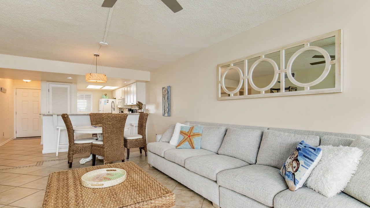 Photo of Livingroom in Orange Beach East