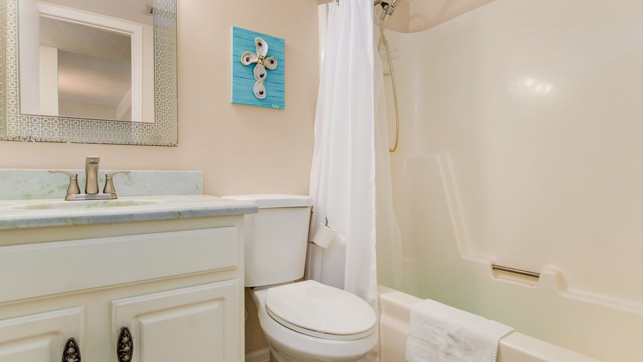 Photo of Bathroom in Orange Beach East