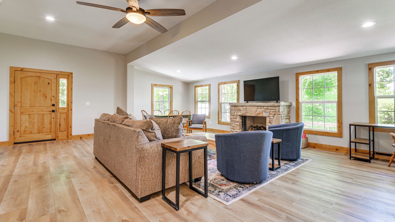Photo of Livingroom in Waynesville