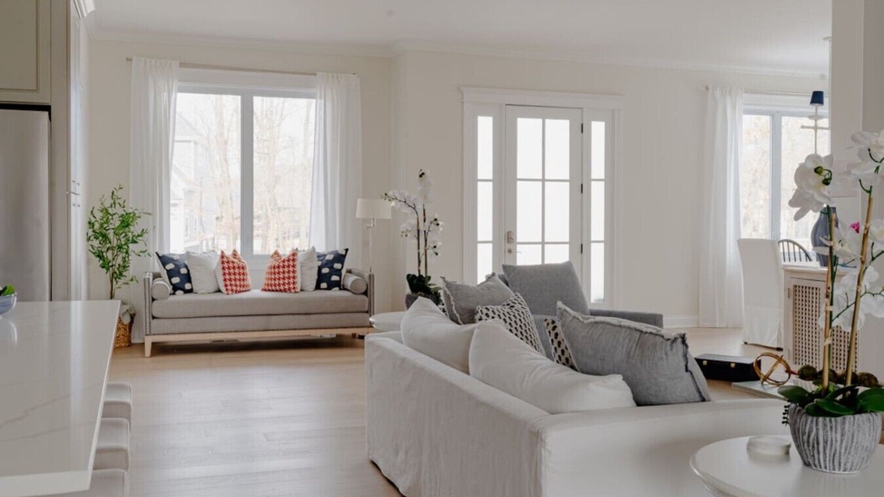 Photo of Livingroom in Grand Beach