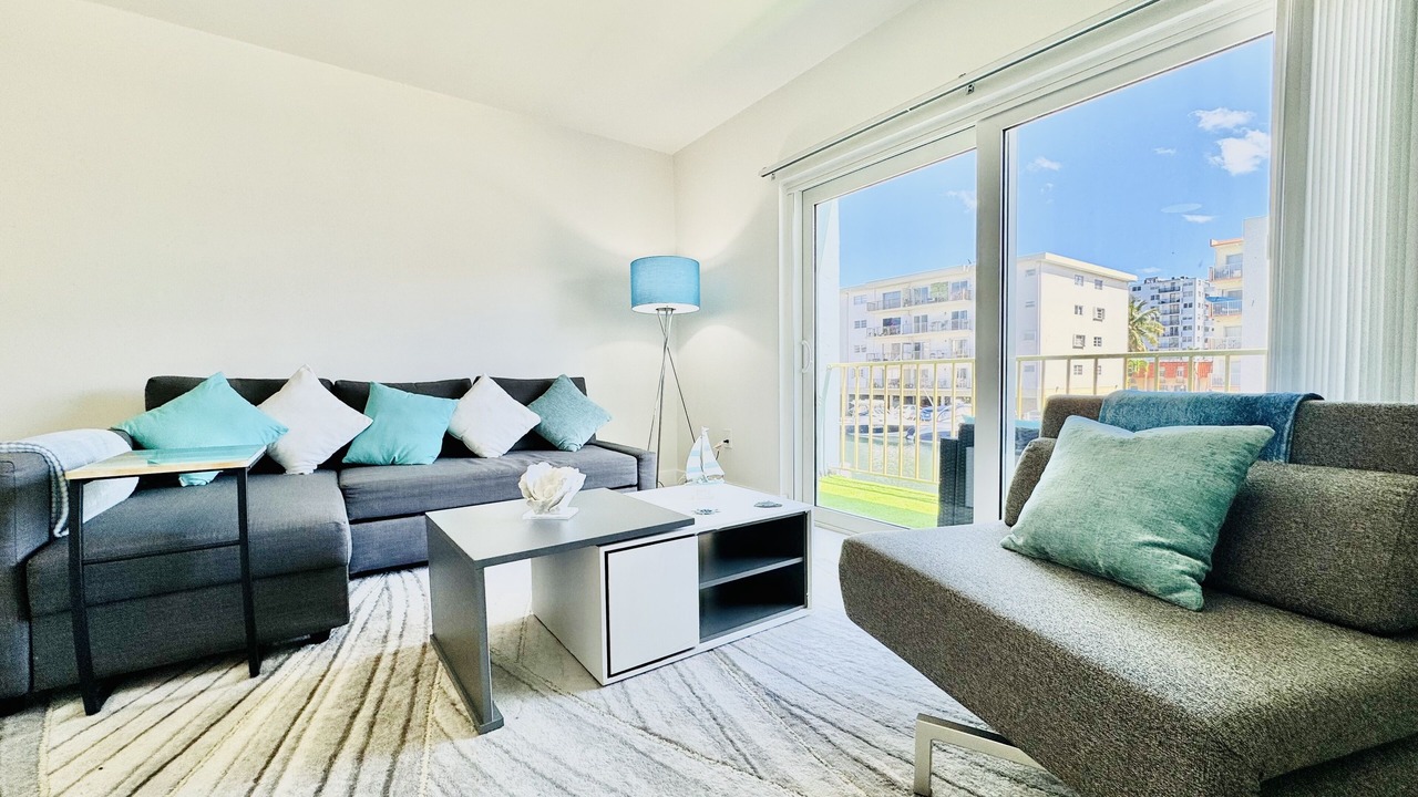Photo of Livingroom in Eastern Shores