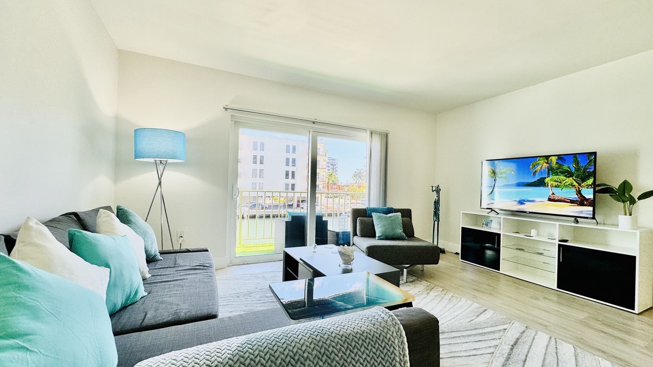 Photo of Livingroom in Eastern Shores