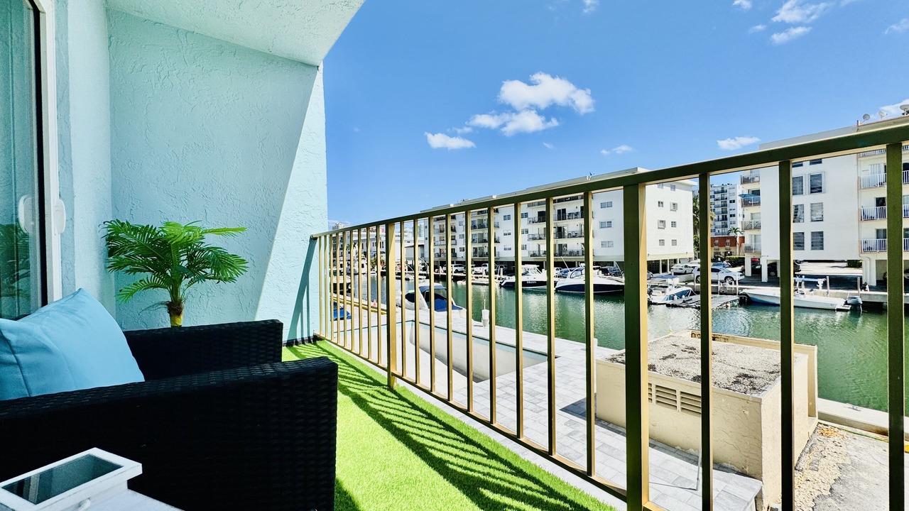 Photo of Patio Balcony in Eastern Shores