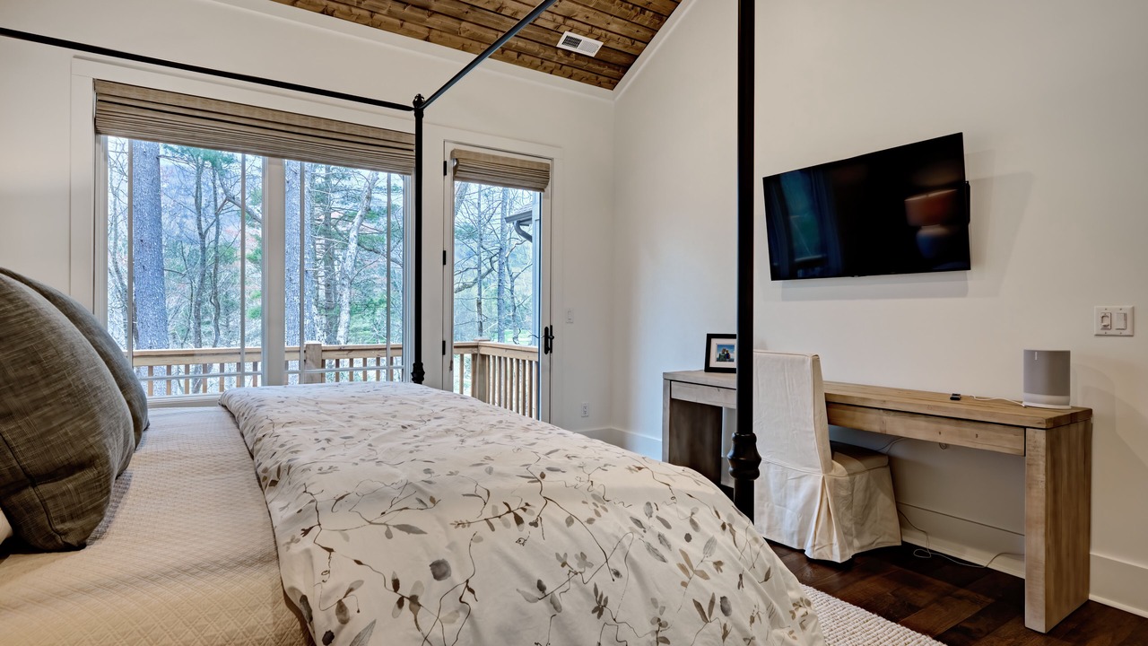 Photo of Bedroom in Lake Toxaway