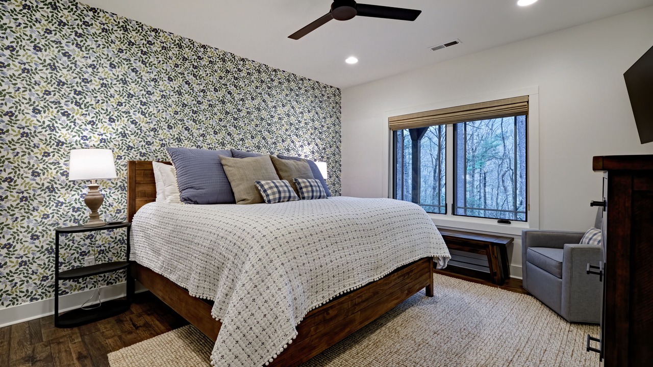 Photo of Bedroom in Lake Toxaway