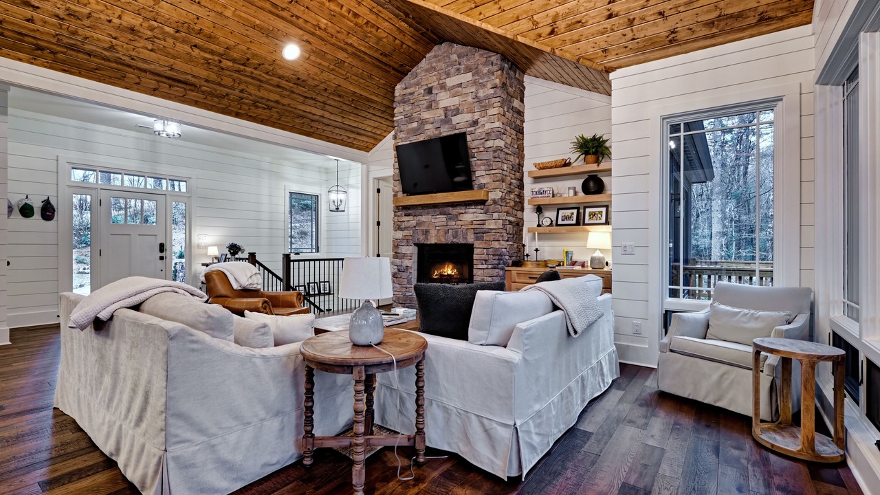 Photo of Livingroom in Lake Toxaway