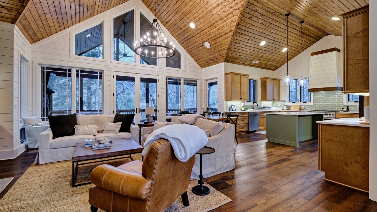 Photo of Livingroom in Lake Toxaway