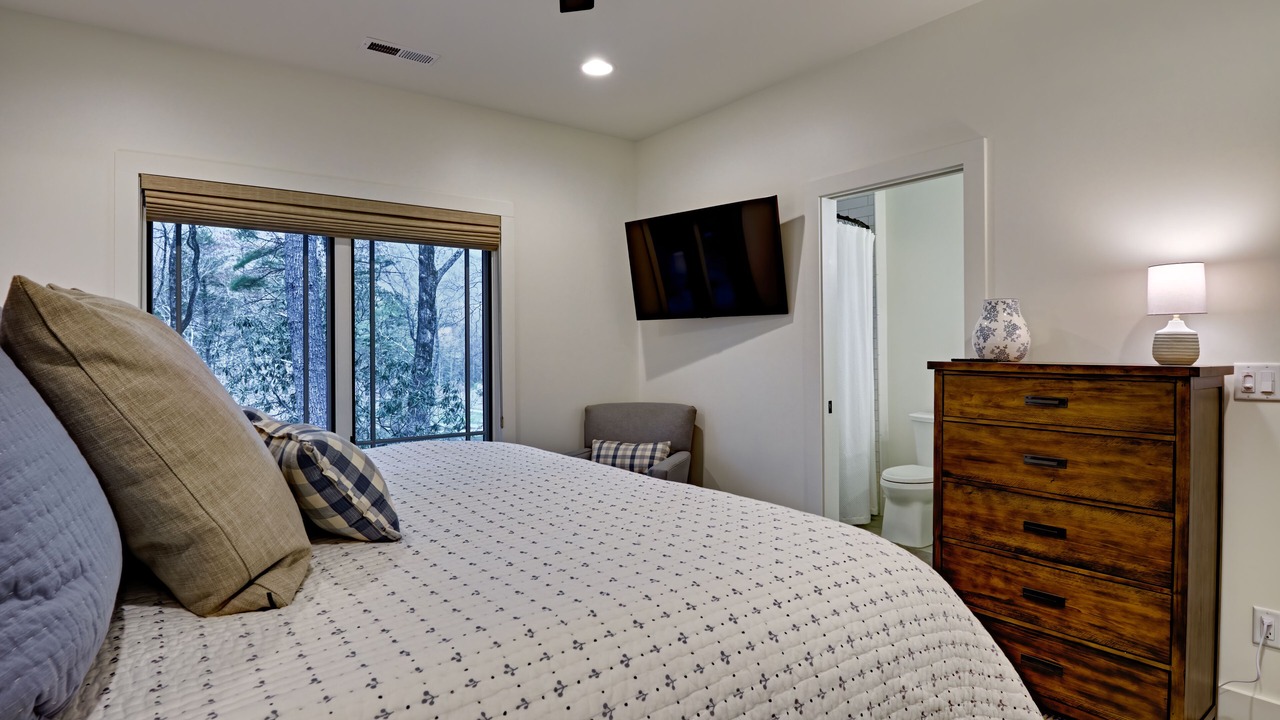 Photo of Bedroom in Lake Toxaway