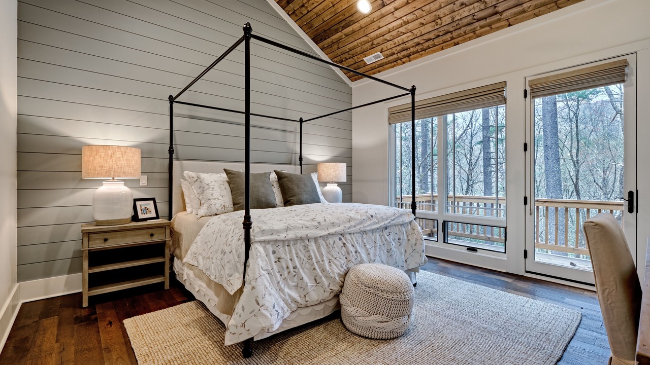 Photo of Bedroom in Lake Toxaway