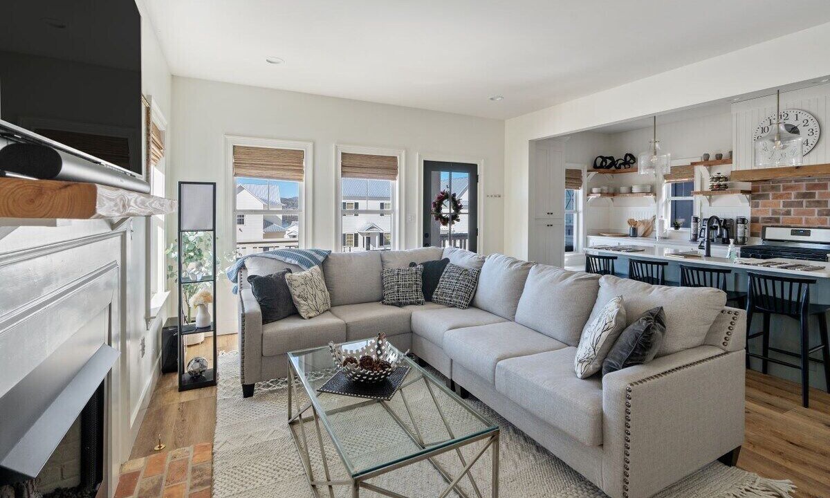 Photo of Livingroom in Guntersville