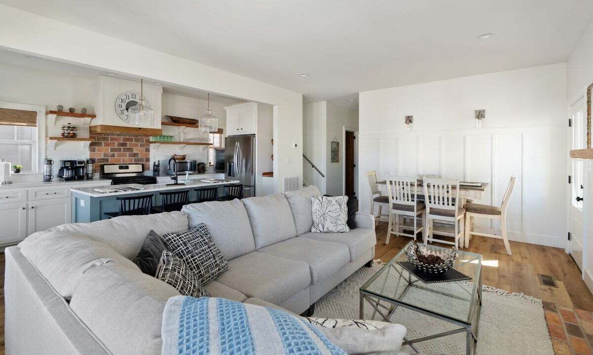 Photo of Livingroom in Guntersville