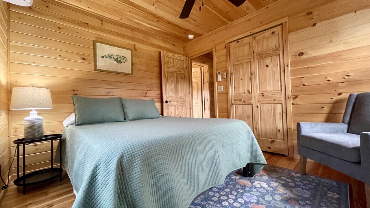 Photo of Bedroom in Hot Springs