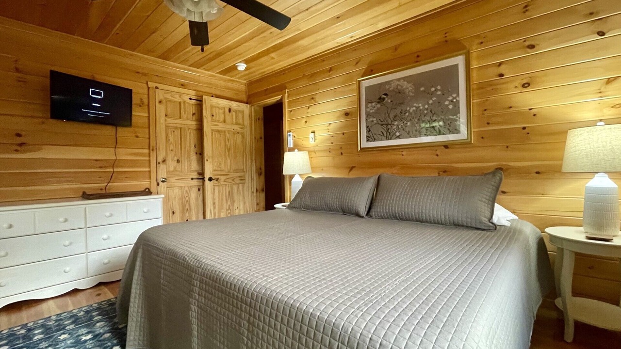Photo of Bedroom in Hot Springs