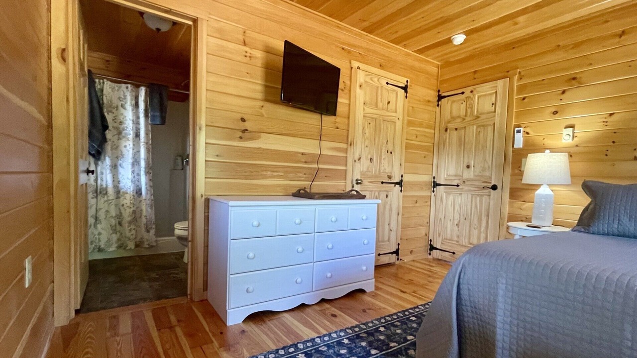 Photo of Bedroom in Hot Springs