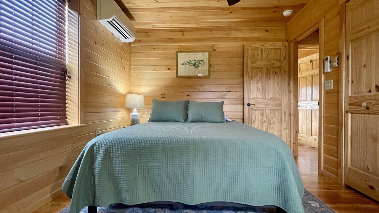 Photo of Bedroom in Hot Springs