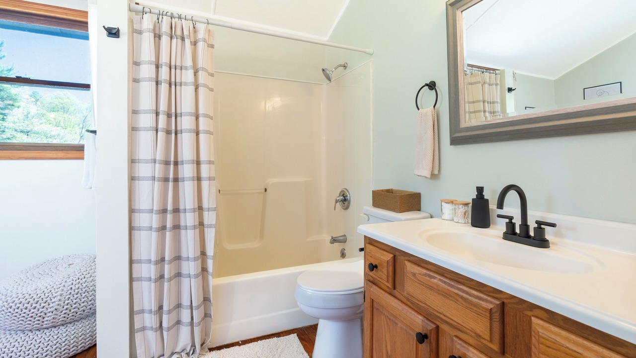 Photo of Bathroom in Alexander