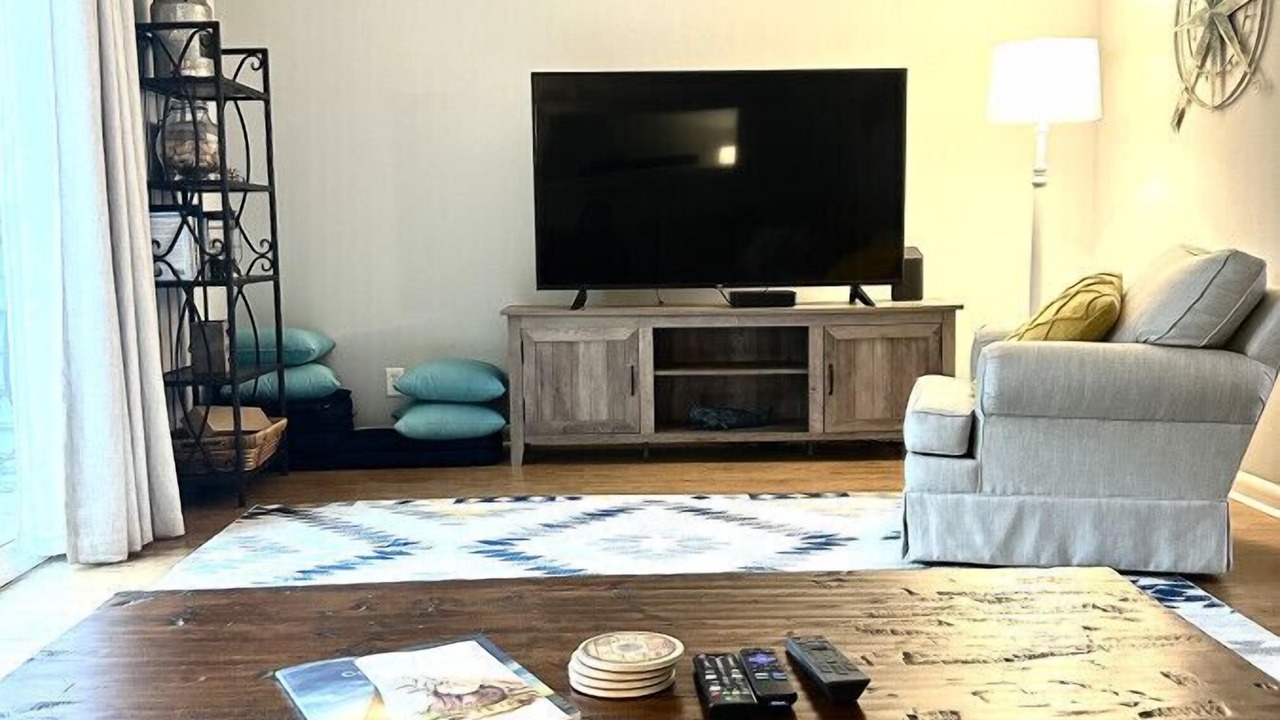 Photo of Livingroom in Demere Park