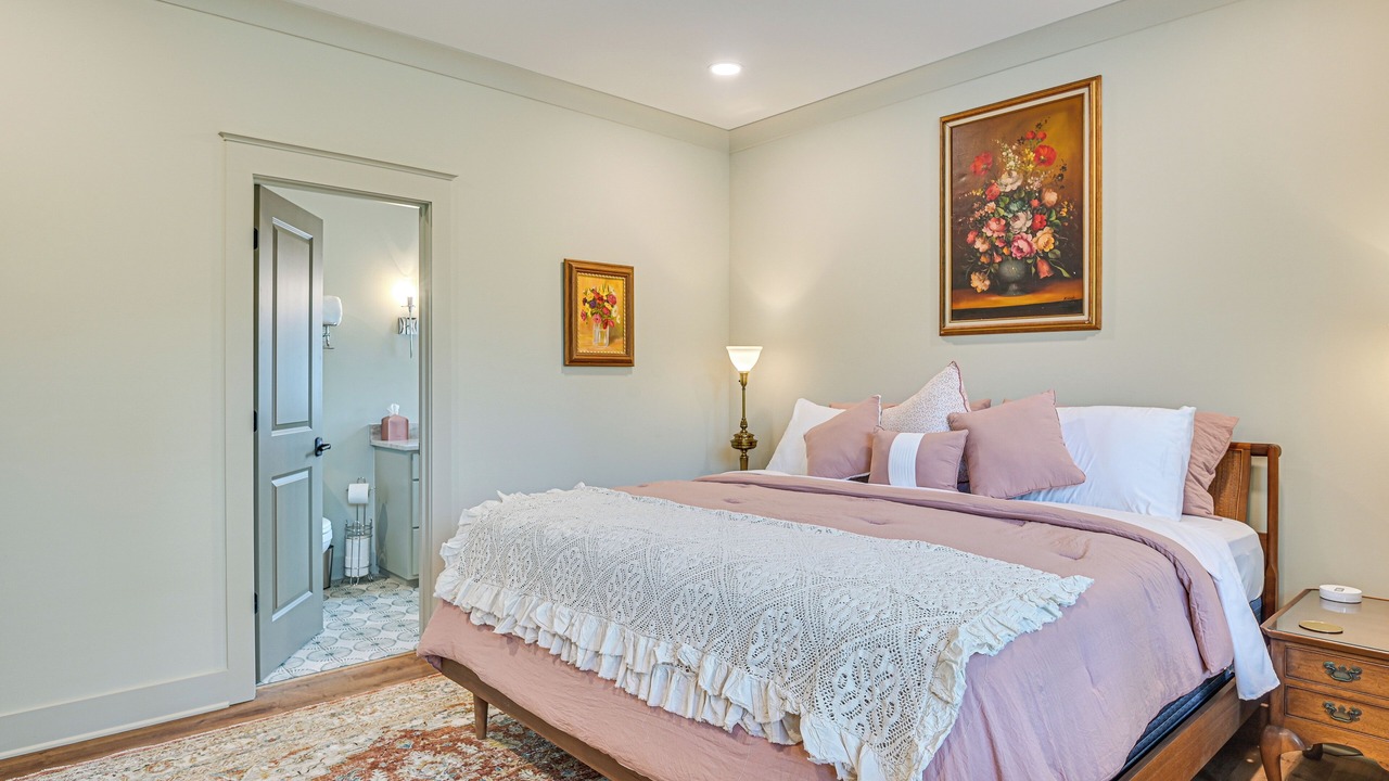 Photo of Bedroom in Belmont Historic District