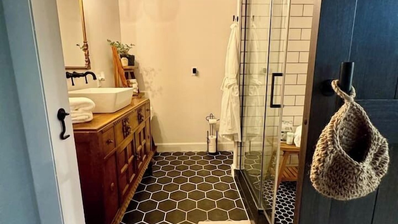 Photo of Bathroom in Belmont Historic District
