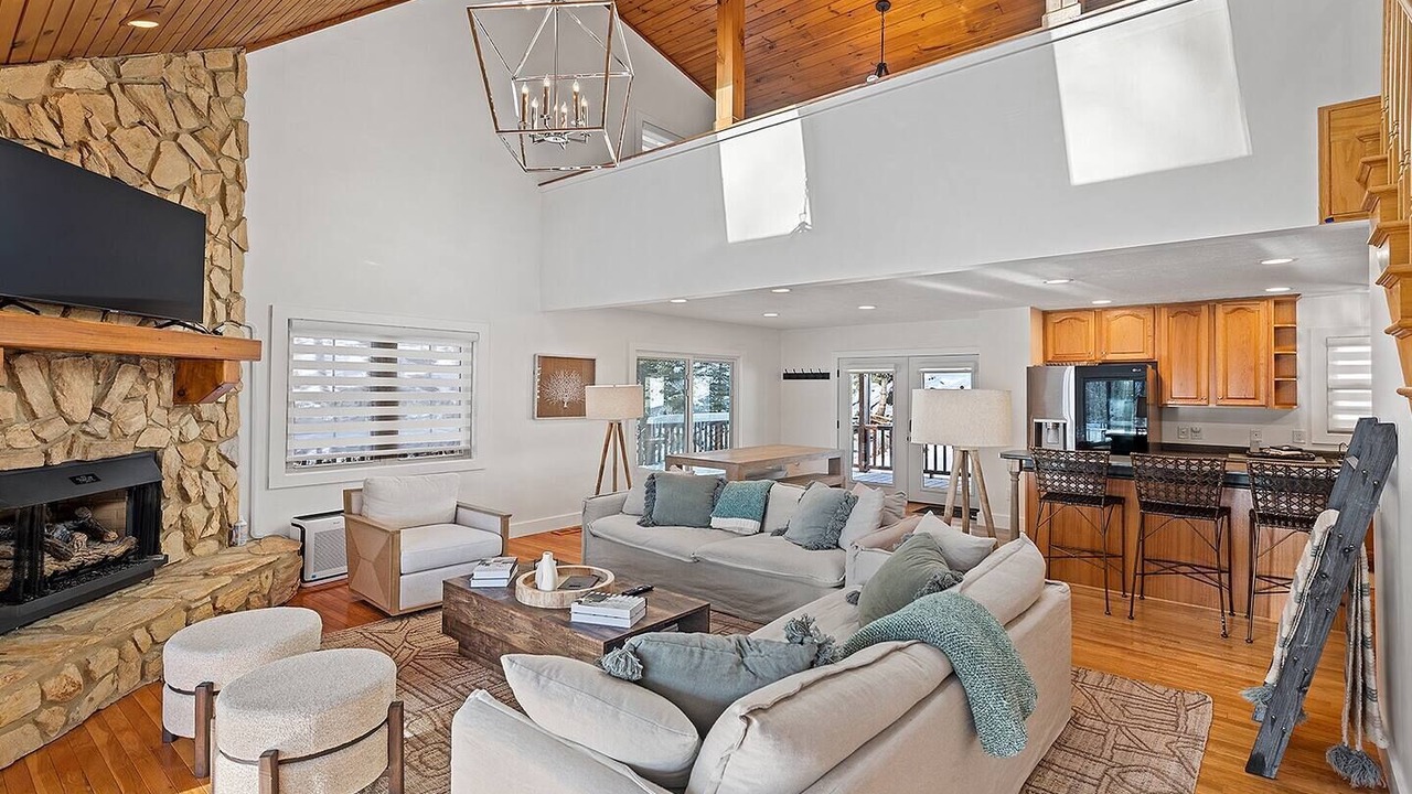 Photo of Livingroom in Sheepback Mountain Estates