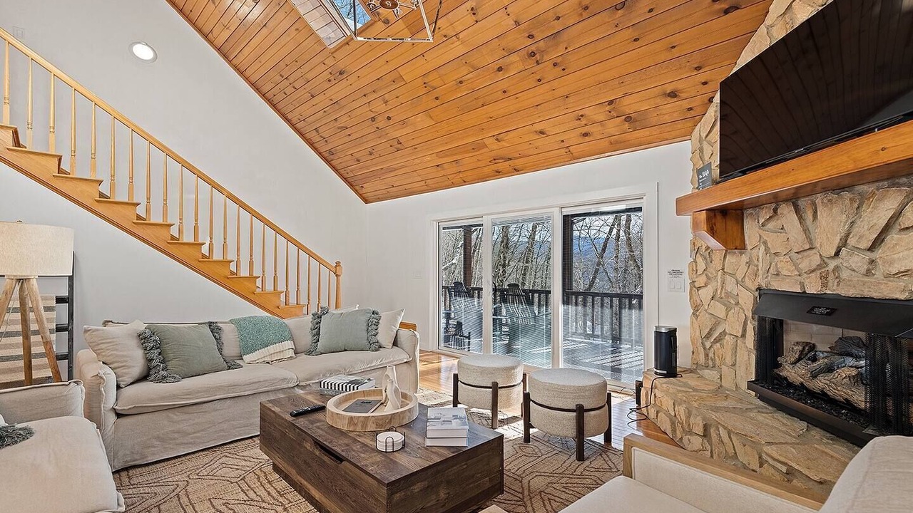 Photo of Livingroom in Sheepback Mountain Estates