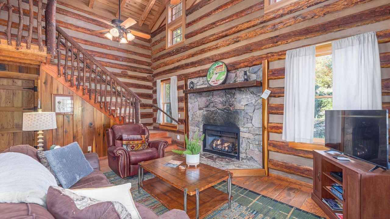 Photo of Livingroom in Hot Springs