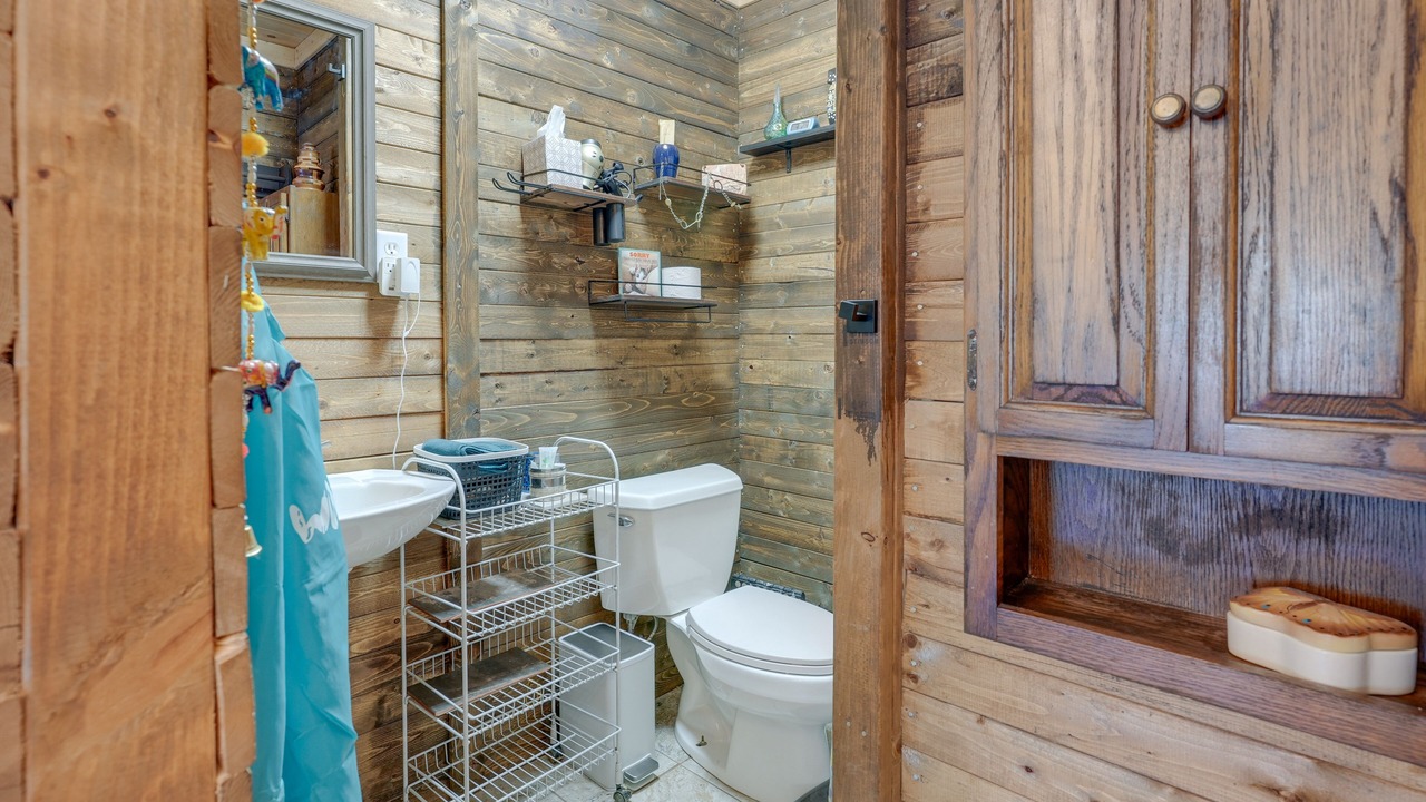 Photo of Bathroom in Rising Fawn