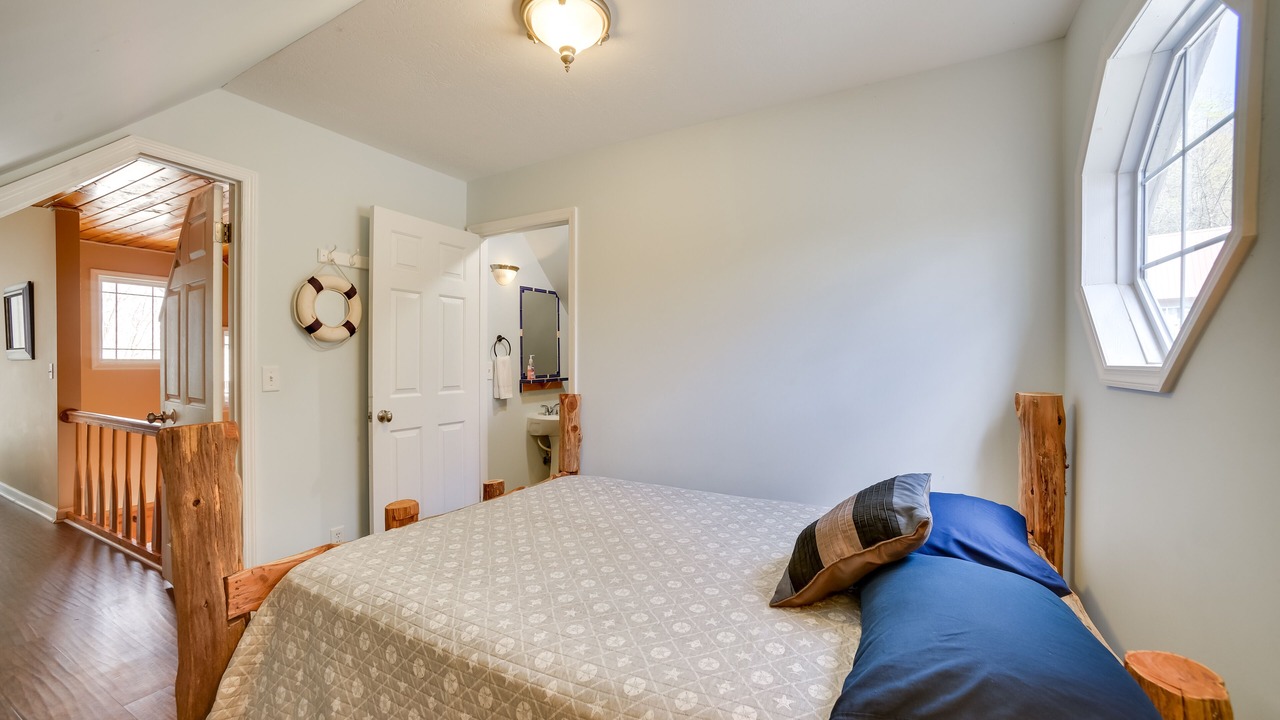 Photo of Bedroom in Guntersville